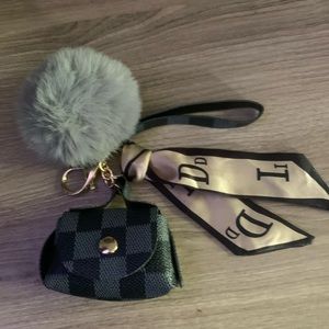 Unbranded keychain earbud case/ bag charm💝